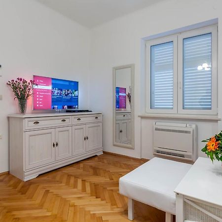 Chic Apartment In Center Split Oda fotoğraf