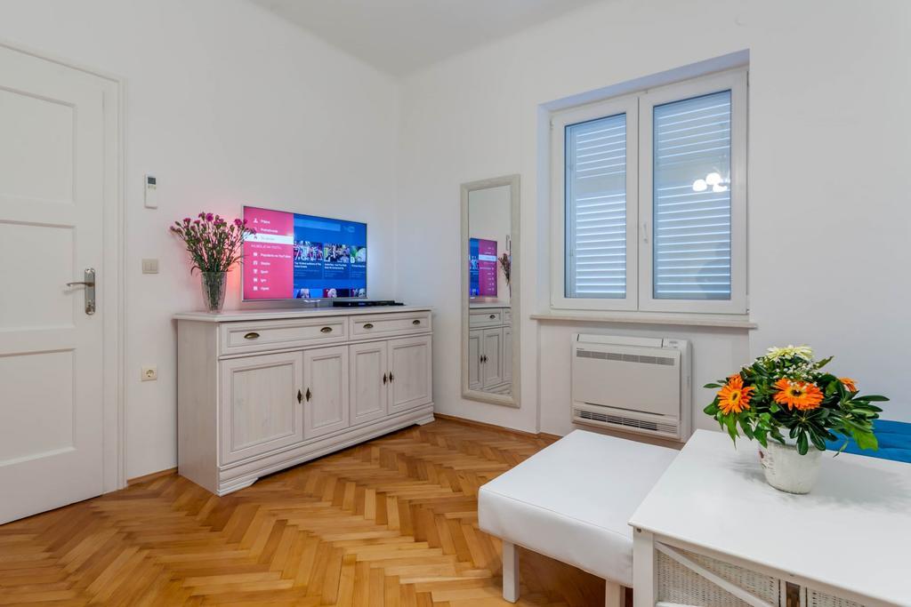 Chic Apartment In Center Split Oda fotoğraf